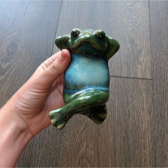 Ceramic frogs and mushroom - Picture 8 of 9